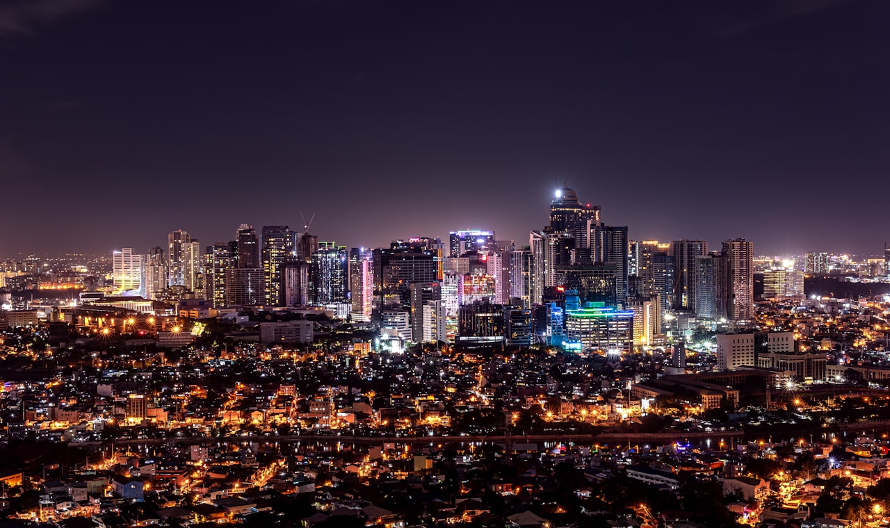Manille — city with high rise buildings during night time